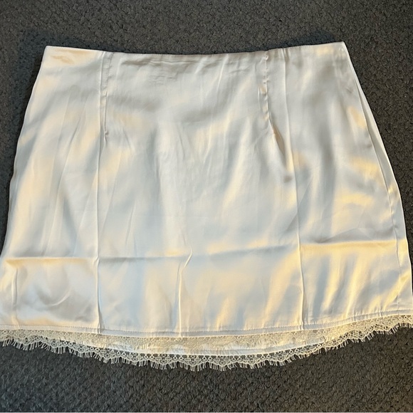 Princess Polly Creme Satin Skirt - Picture 2 of 4